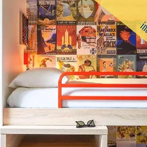  Hotel Hotelf1 Massy Tgv Francia